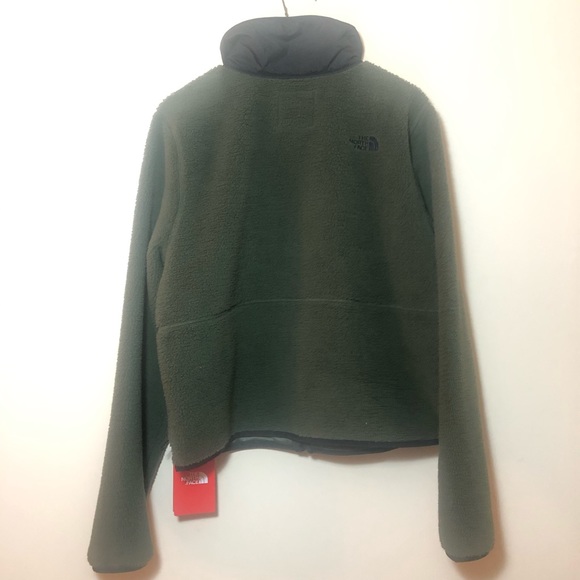 🥶 🚨The North Face Furry Fleece Jacket - Picture 2 of 3